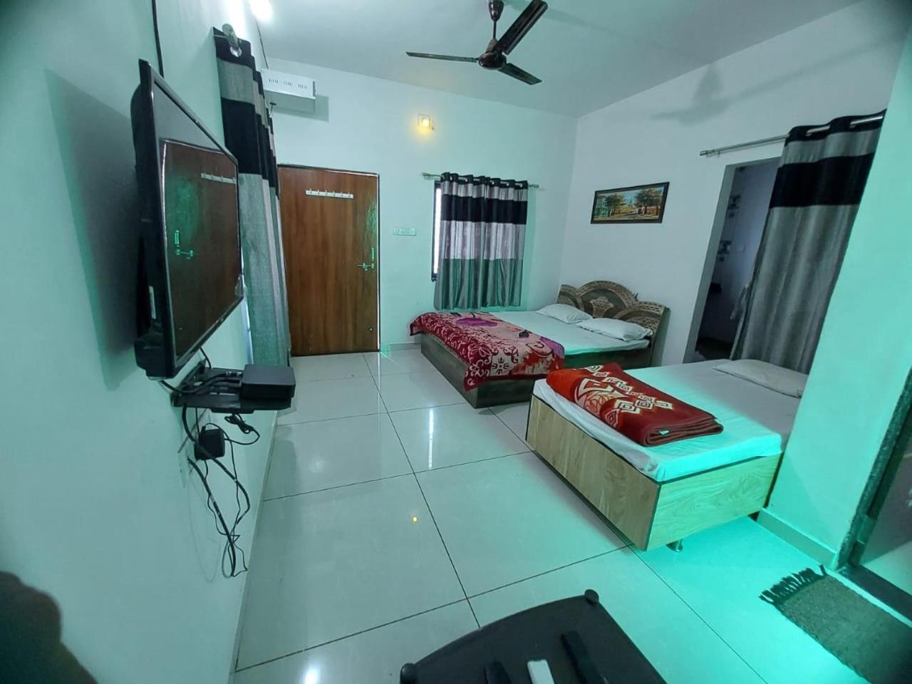 Jai Swaminarayan Delux Homestay Garudeshwar Bagian luar foto